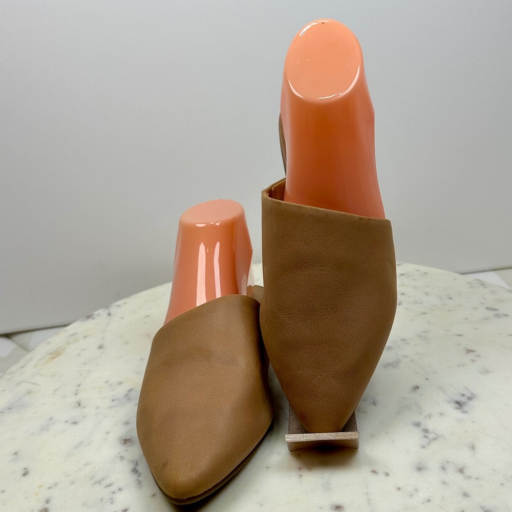 Lucky Brand Bairey Tan Leather Pointed Toe Mules Slides Flats Size 8.5 M